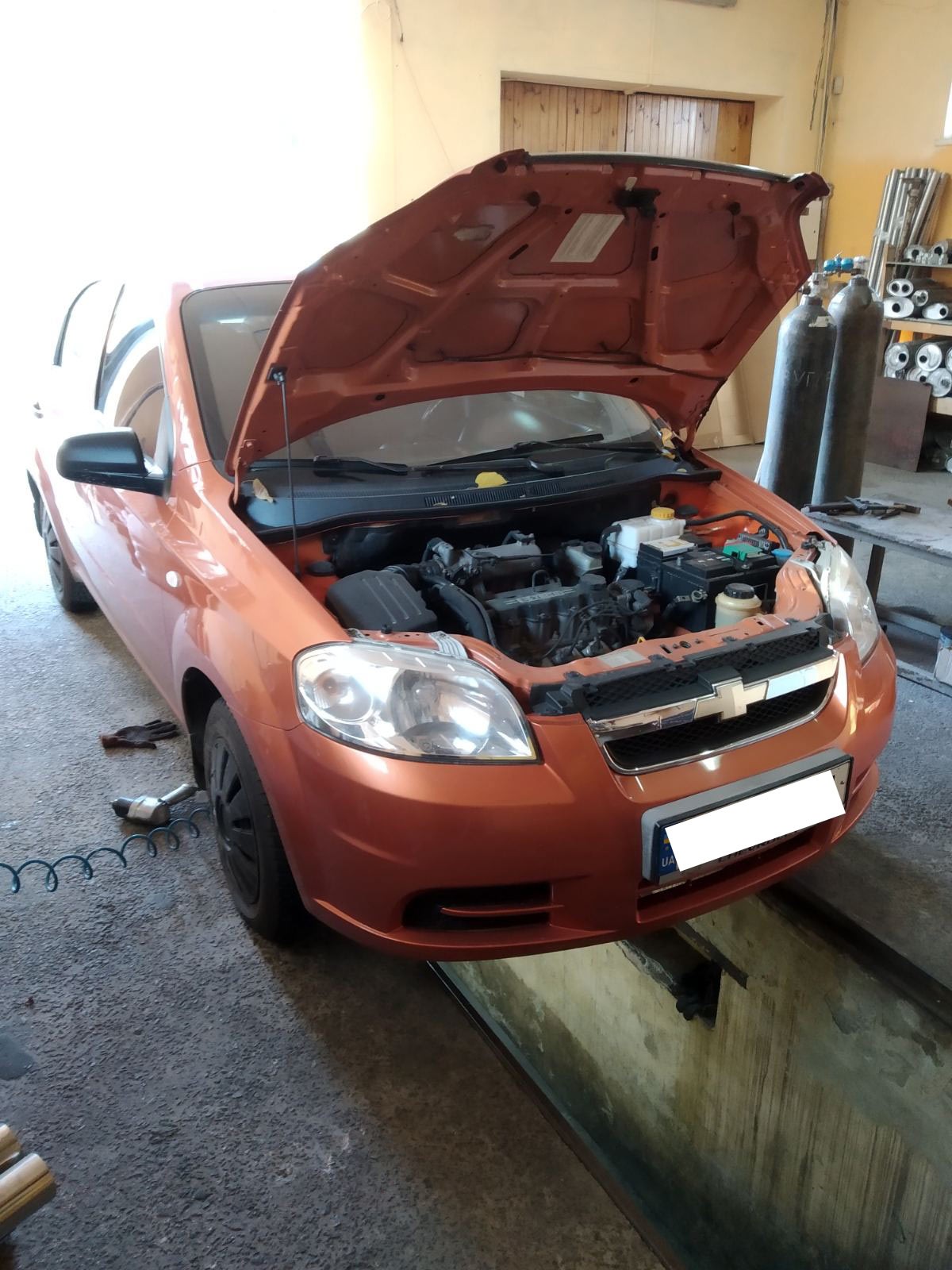 AVEO замінили глушник на універсальний. Вартість роботи 35 $