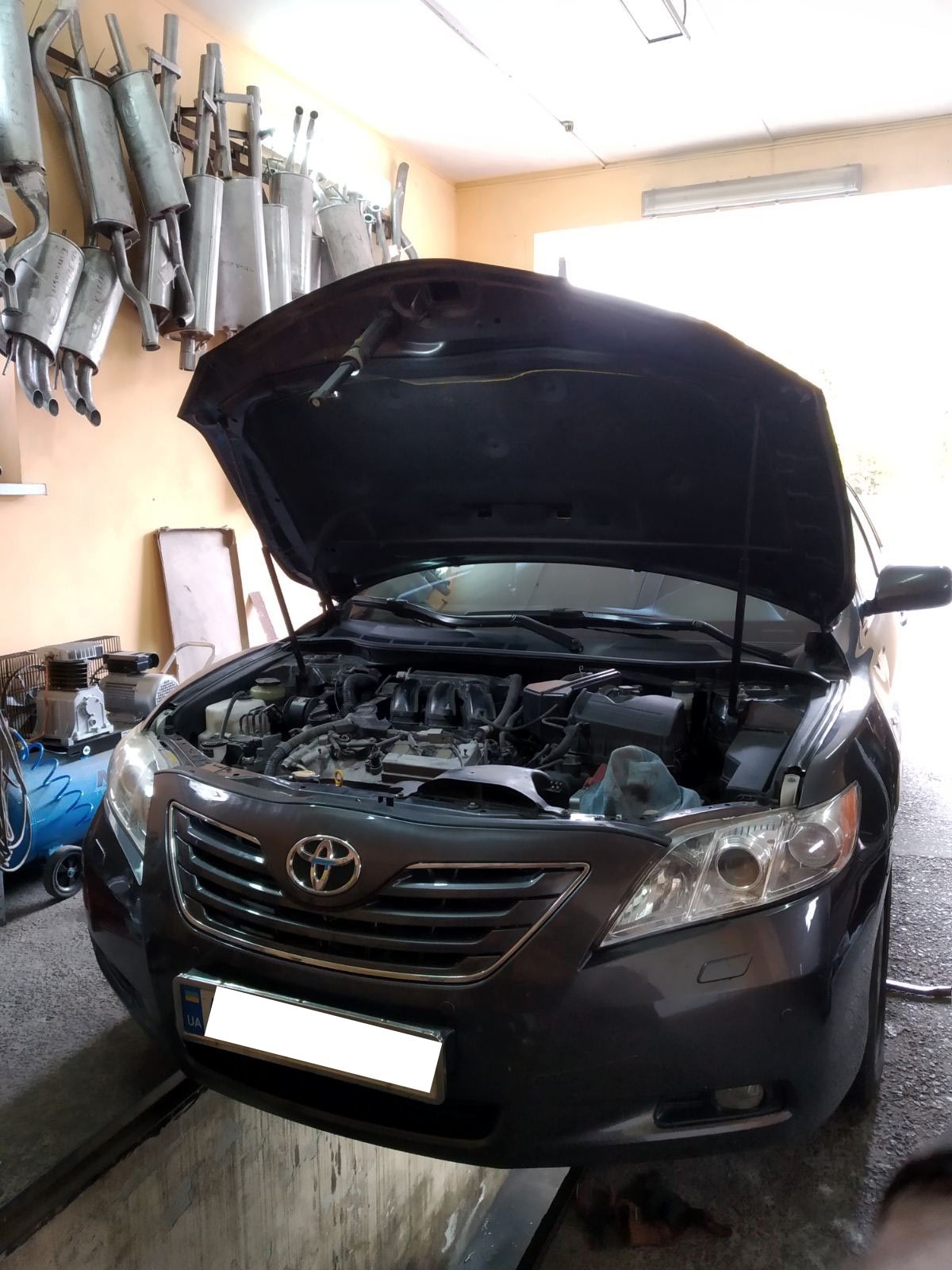 Toyota camry 3.5 видалили каталізатори і встановили Стронгер і механічні обманки. Вартість роботи 120 $