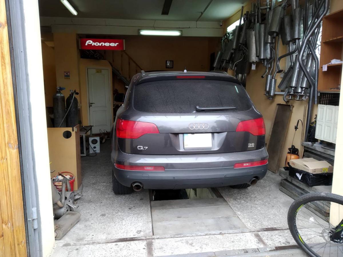 Audi Q7 2007 3.6 видалили каталізатори встановили механічні обманки. Вартість роботи 200 $
