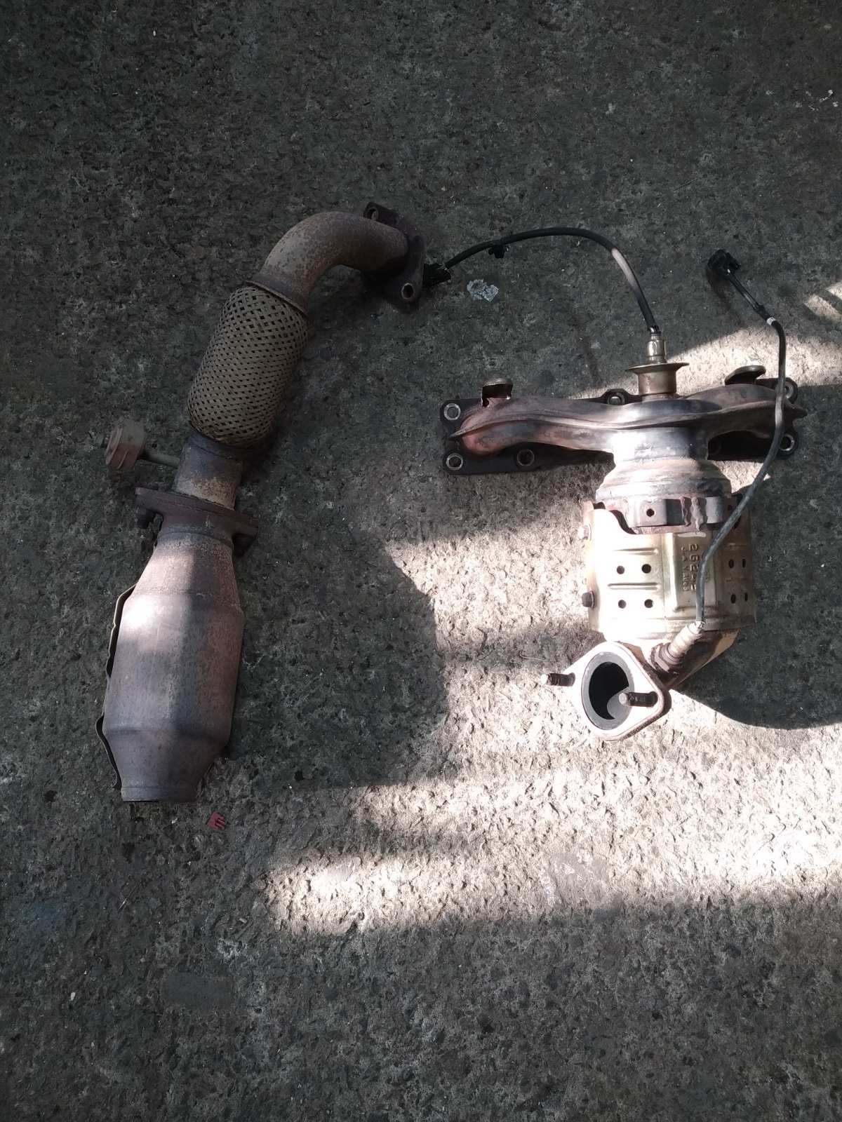 Hyndai sonata LPI видалили каталізатори і встановили електронні емулятори