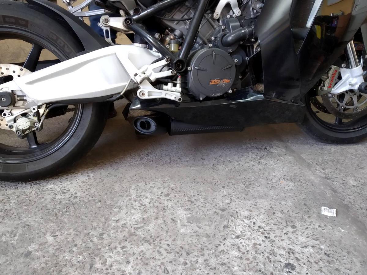 KTM RC 8 встановили напів-прямоток для більш красивішого звука